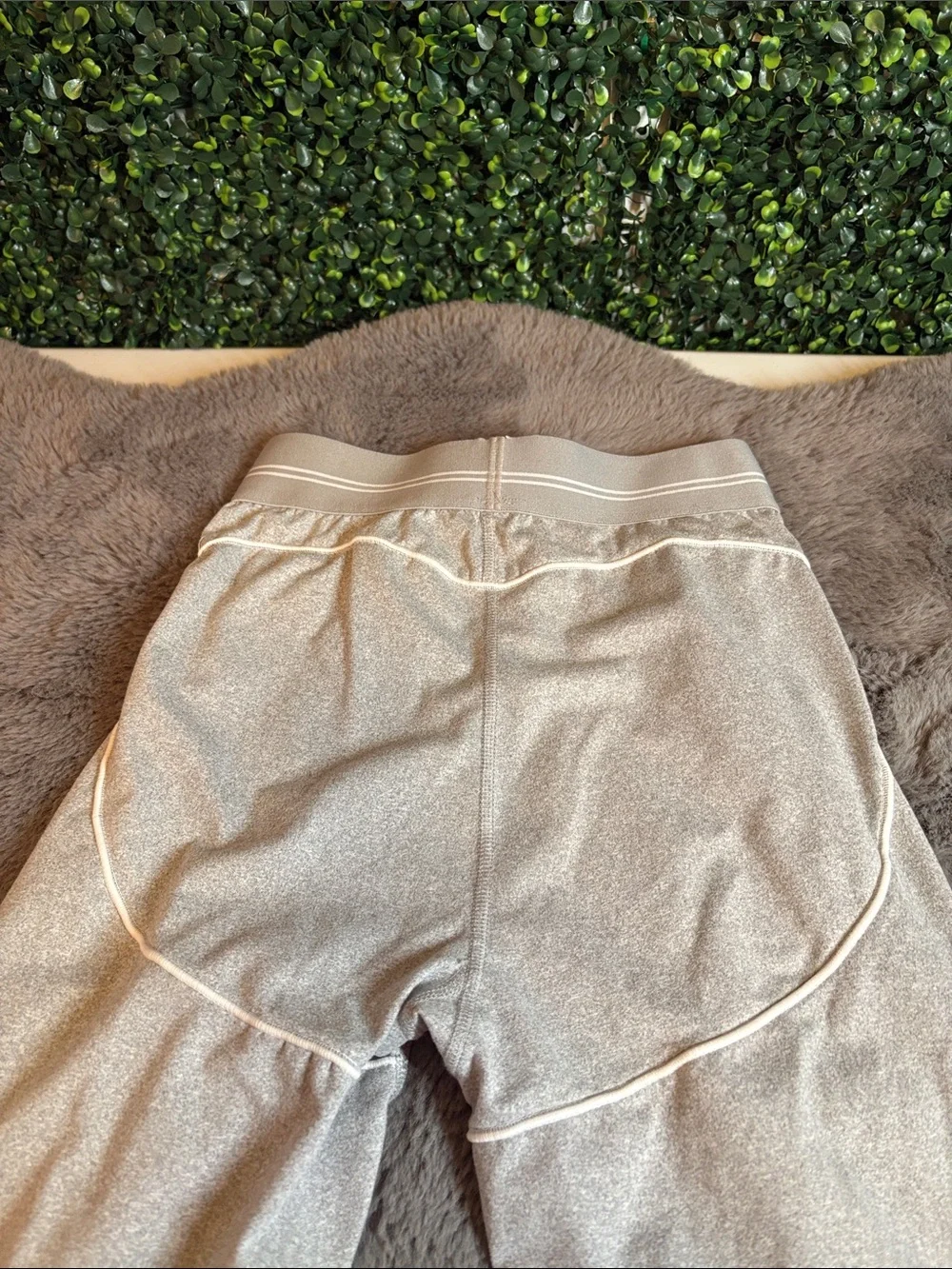 ALO Yoga light reflective